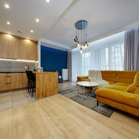 - Center - Chic And Luxury - S59