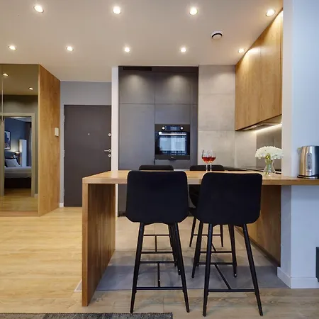 - Center - Chic And Luxury - S59