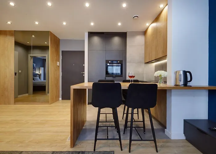 - Center - Chic And Luxury - S59